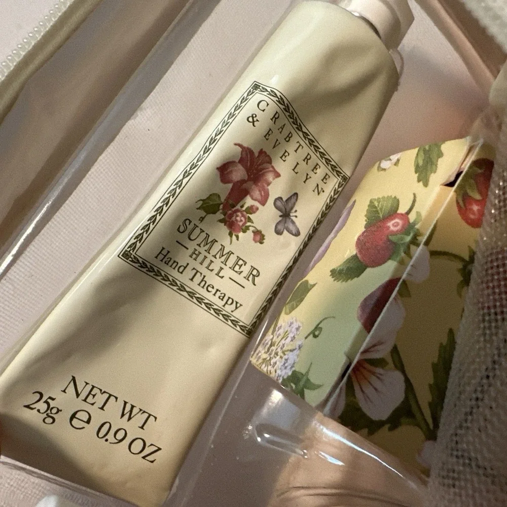 Crabtree & Evelyn Summer Hill Set - Bar Soap, Shower Gel, Lotion,‎ Hand Therapy